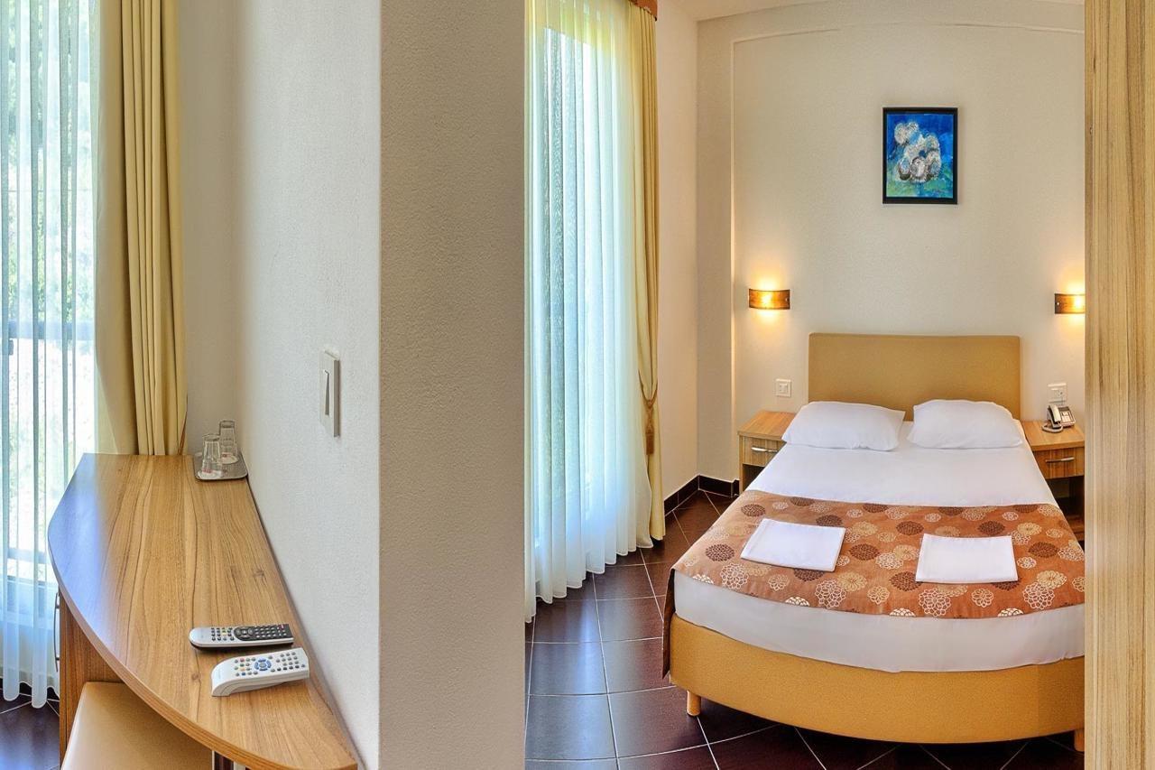 Hotel Sirena Podgora Ngoại thất bức ảnh