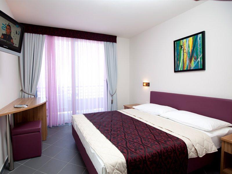 Hotel Sirena Podgora Ngoại thất bức ảnh