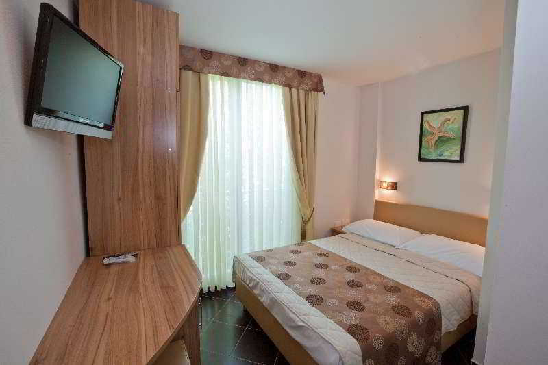 Hotel Sirena Podgora Ngoại thất bức ảnh