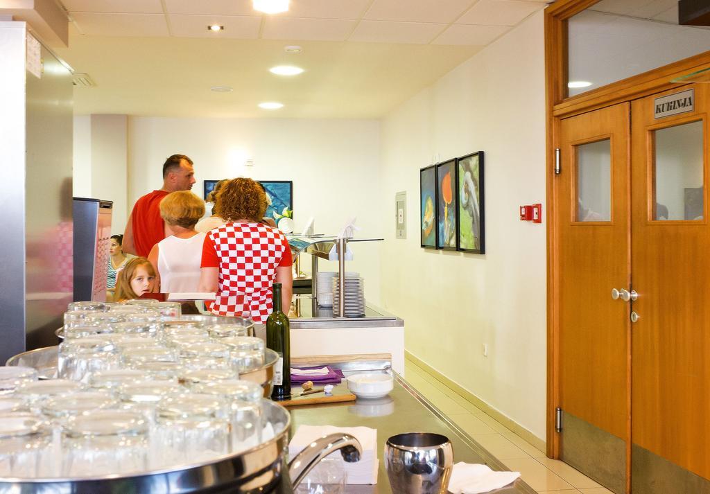 Hotel Sirena Podgora Ngoại thất bức ảnh