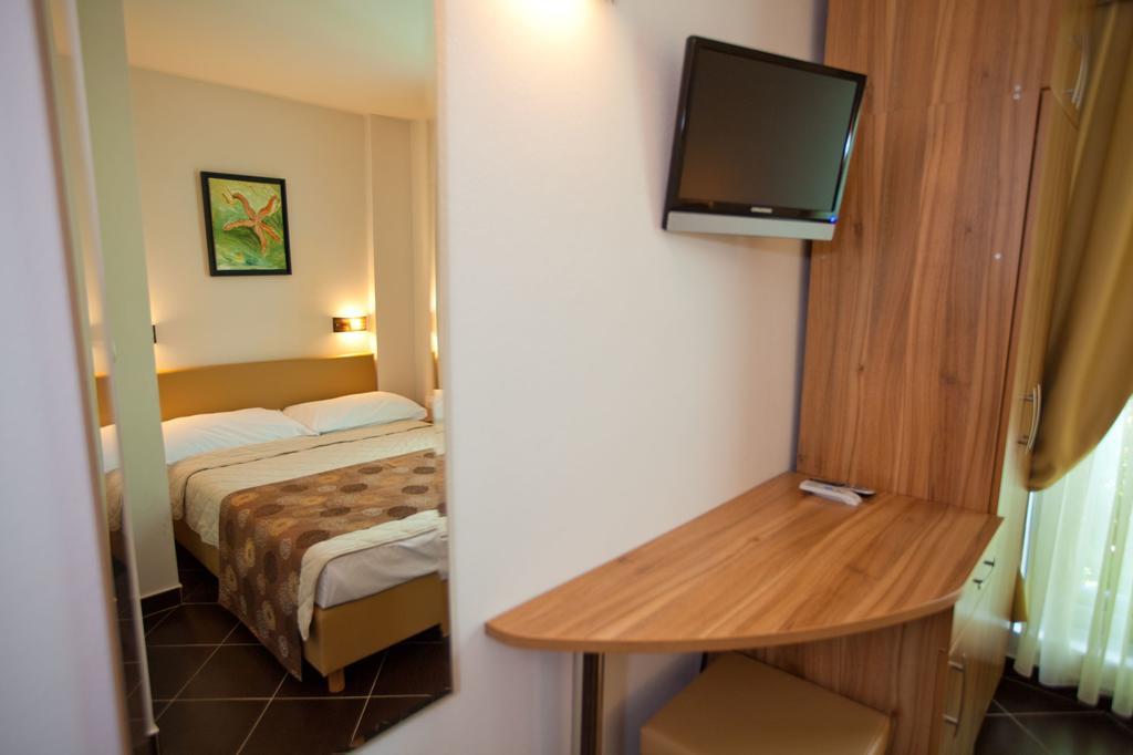 Hotel Sirena Podgora Ngoại thất bức ảnh