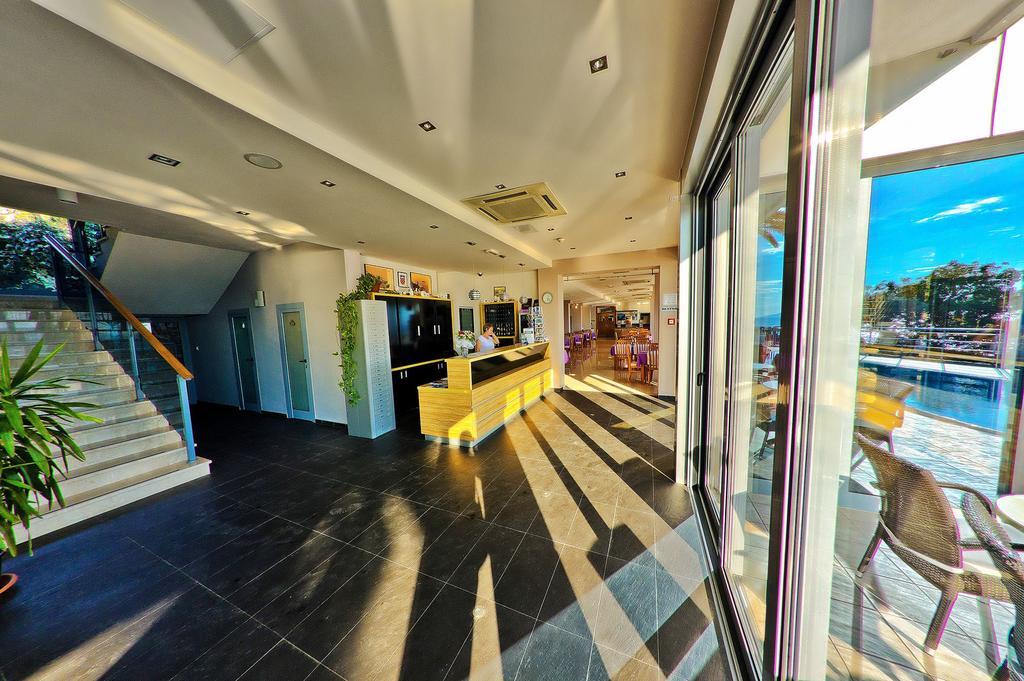 Hotel Sirena Podgora Ngoại thất bức ảnh