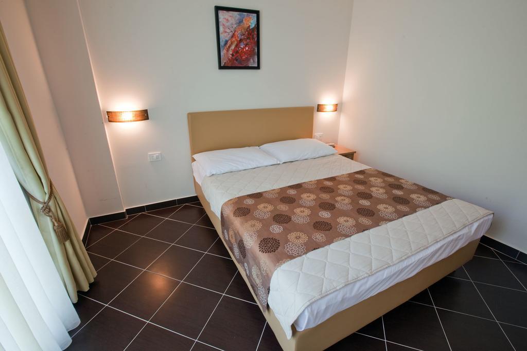 Hotel Sirena Podgora Ngoại thất bức ảnh