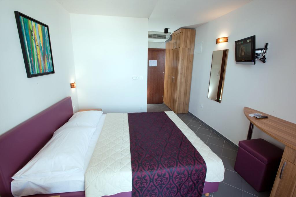 Hotel Sirena Podgora Ngoại thất bức ảnh
